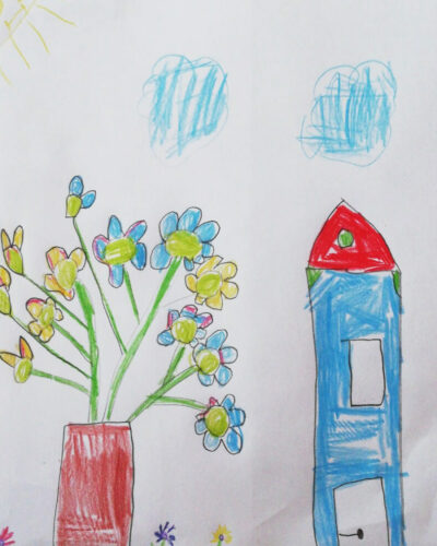 Niklas, 6 Jahre, als Warlow, hat uns ein wunderschönes blaues Haus auf einer grünen Wiese gemalt. Neben dem Haus steht ein großer Baum, an dem wunderschöne Blüten wachsen. Das ist ein schöner Ort zum Urlaub machen.